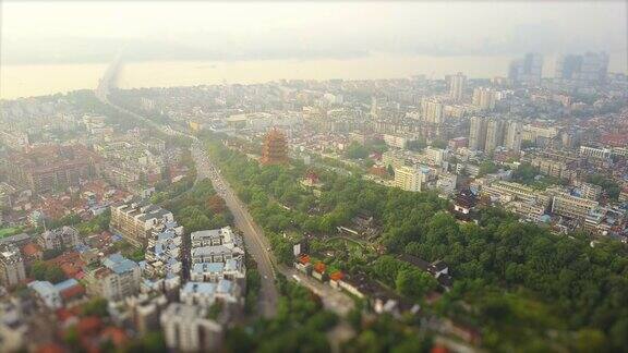 武汉市白天时间著名的黄鹤寺交通道路空中全景4k倾斜移位中国