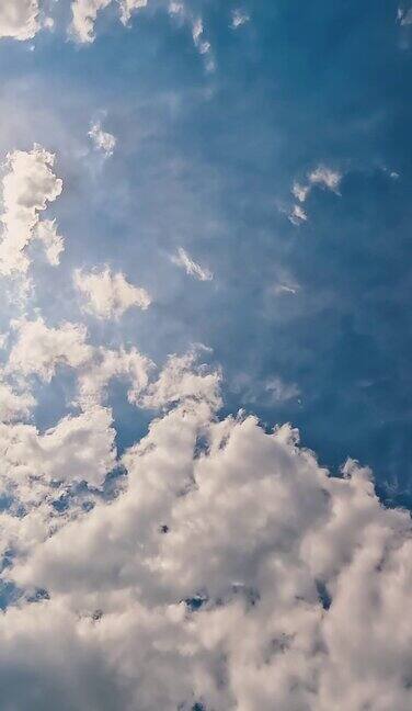 蓝天阳光和云彩时间流逝