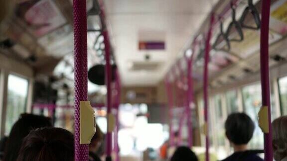 新加坡巴士内部良好的公共交通