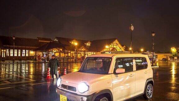 川口县站在雨夜时光流逝