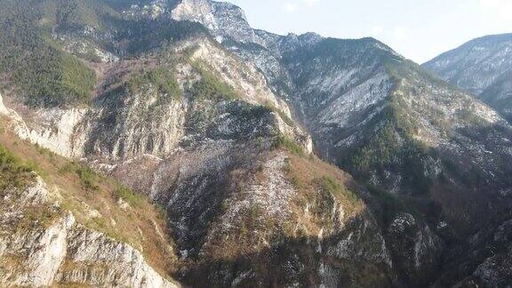 鸟瞰图的红墙峰在Rhodope山普罗夫迪夫地区保加利亚