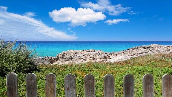 位于北部的Formentera的escalo拥有蓝绿色的水色