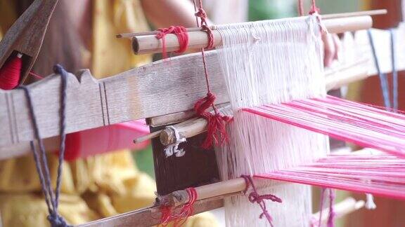 女人用手编织织物手工制作