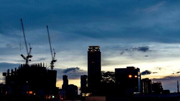 黄昏时的高楼城市景观