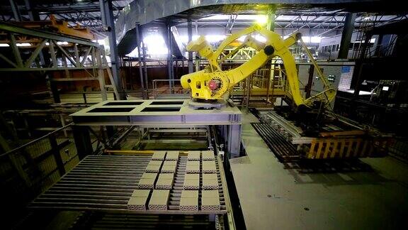 自动化的机器在工厂工作的工业设备