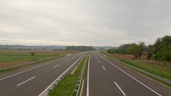 空的高速公路