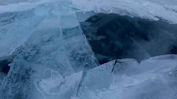 圣鼻半岛附近的大块冰裂