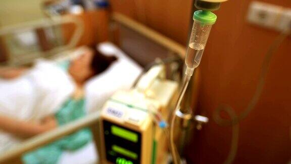 淘洗:在医院使用生理盐水容量输液泵的病人