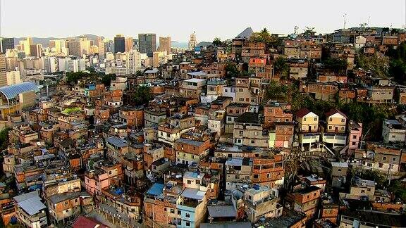 鸟瞰贫民区和城市里约热内卢deJaneiro