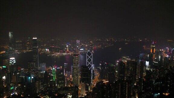 从山顶俯瞰香港城市的夜景