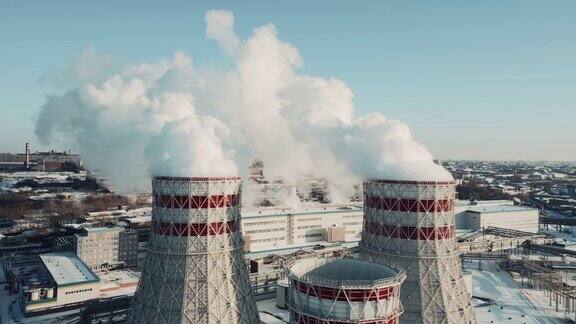 从上面俯瞰冬季生产景观;工业城市