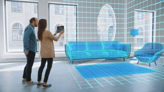 装饰公寓:可爱的年轻夫妇使用数字平板电脑和增强现实室内设计软件为他们的家选择3D