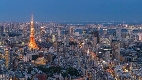 东京塔在东京城白天到夜晚的时间流逝