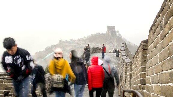 淘金:中国八达岭长城在暴风雪中