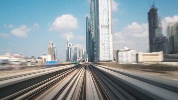 时光流逝地铁穿越迪拜市中心