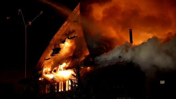 房子着火了地狱火海