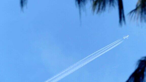 飞机飞过泰国普吉岛的珊瑚岛