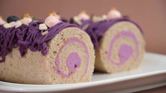 鲜奶油棕色紫薯卷饼