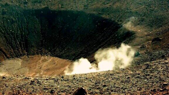 西西里埃加迪火山的岛屿喷气孔释放白色蒸汽的全景延时宽镜头