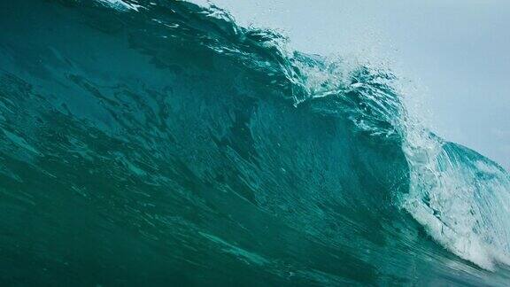 波涛汹涌的海浪