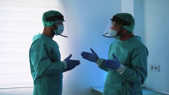 冠状病毒爆发期间医院外科手术后医生交谈-医疗保健和医务工作者