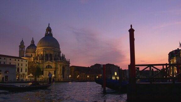 意大利著名的威尼斯城圣玛丽亚德拉敬礼大教堂大运河日落全景4k