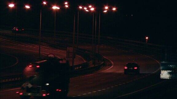 高速公路上的夜间交通
