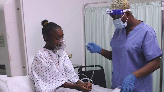 护士在医院用医用呼吸机协助病童呼吸