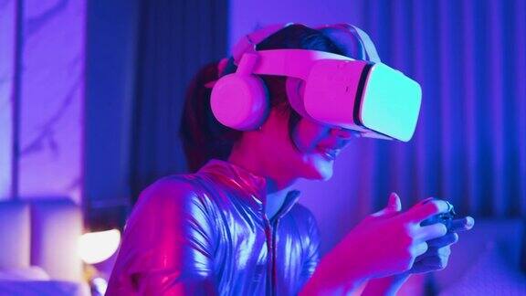 年轻的亚洲女性正在使用虚拟现实耳机霓虹灯工作室肖像虚拟现实、模拟、游戏和未来技术亚洲女人在卧室里玩游戏