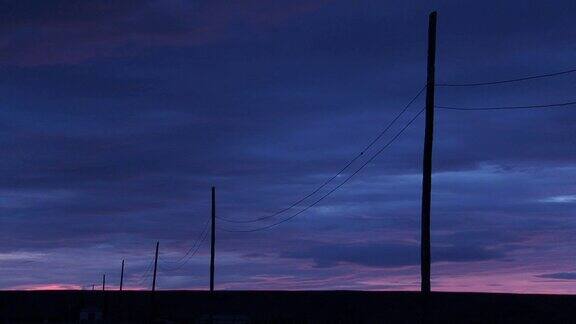 日落时分乡村的电力线