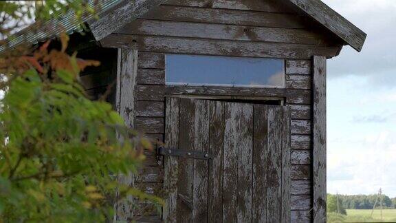 爱沙尼亚乡间小屋的木墙