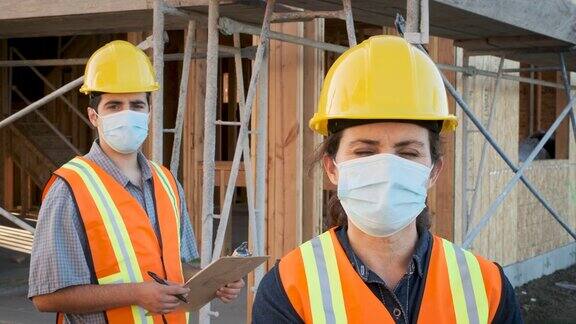 建筑工人戴着防护面罩在建筑工地工作