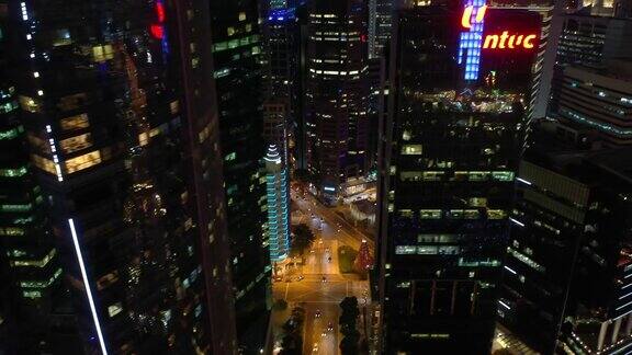 夜间照明:新加坡市中心体育中心地面交通街道空中全景图4k