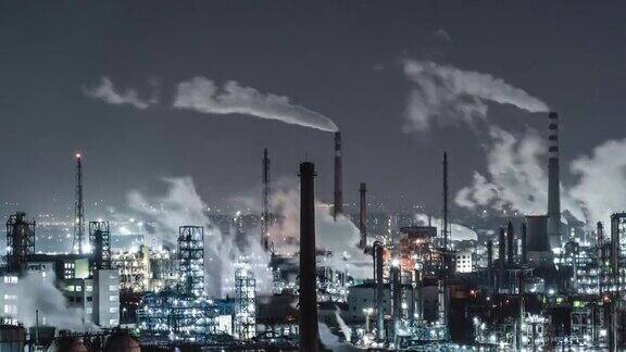 石化工厂和炼油厂TU夜间鸟瞰图