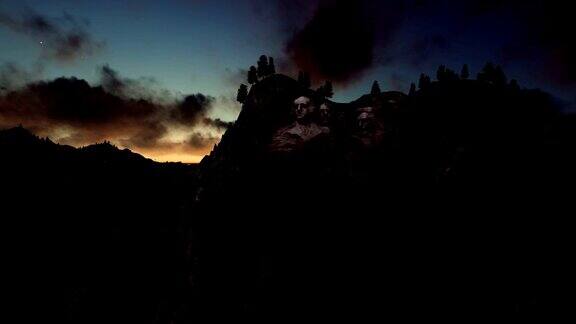 拉什莫尔山7月4日日落时的烟火