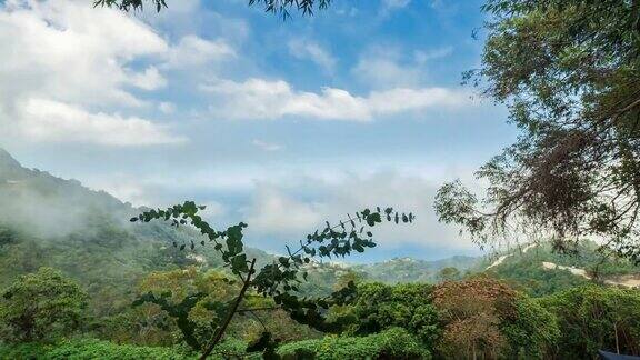 延时拍摄:特鲁希略州波科诺山的阳光明媚的一天委内瑞拉