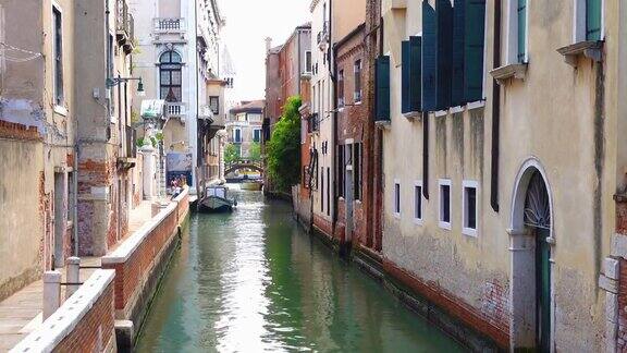 意大利威尼斯的老建筑和运河景观