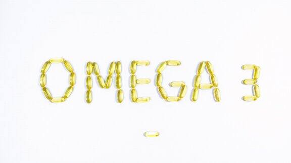 单词OMEGA3内衬黄色透明胶囊与鱼油平板电脑漂浮在文字周围就像一条小鱼在释放气泡白色背景
