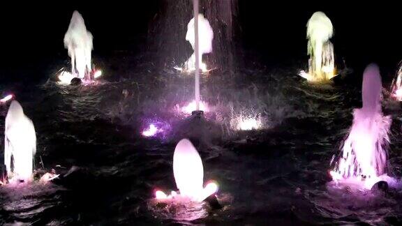 发光的喷泉喷水