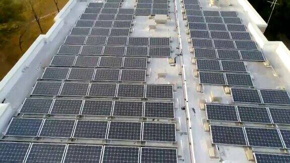 巨大的屋顶太阳能电池板阵列为我们的未来提供太阳能电池板