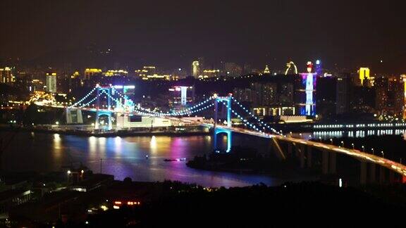 夜间海桥上的交通散焦