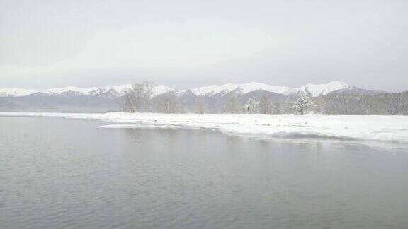 冬季大海的全景