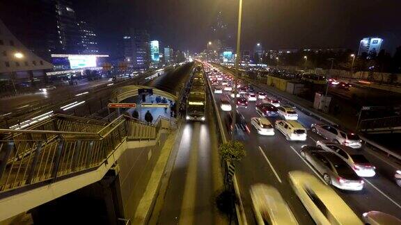 大城市夜间的交通状况时间流逝
