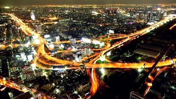 曼谷市中心的夜景摩天大楼的顶视图曼谷