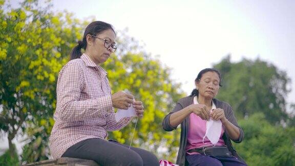 两个亚洲妇女缝纫用线白色羊毛库存视频