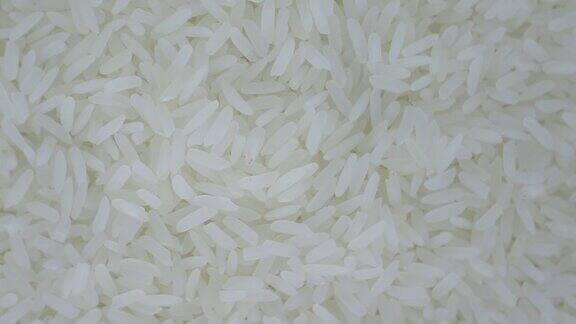 糙米的旋转和坠落糙米的特写糙米的背景