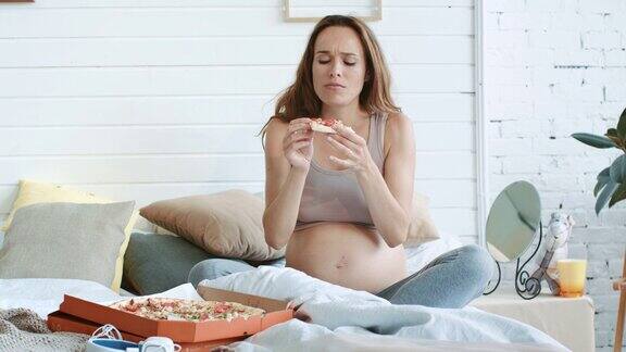 特写孕妇在家吃东西孕妇吃披萨的照片