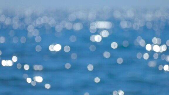 海景与蓝色波光粼粼的水面