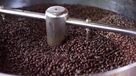 咖啡豆在烘焙机中的慢动作