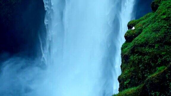大瀑布斯科加瀑布位于冰岛南部斯科加镇附近